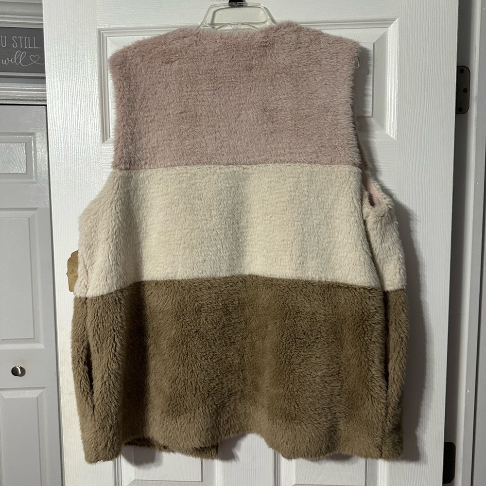 Altar'd State Soft Neoplitan Colorblock Fuzzy Vest - Picture 9 of 16